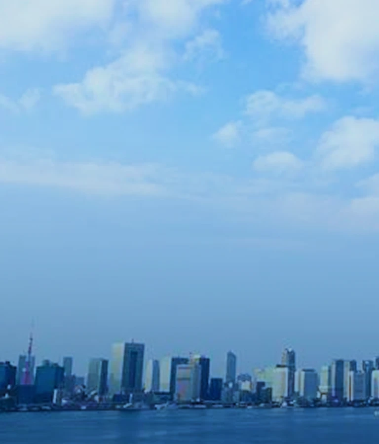 三菱食品は2025年に母体となる菱食の前身企業、北洋商会の設立から100周年を迎えました。この節目を記念し、これまでの歴史に対する「感謝」や、これからの100年に「チャレンジ」する決意を込めて「イメージソング」を制作しました。また、同じく100周年を記念し、これまでの歴史や社員の働く姿、これからの100年を想起させる映像を織り交ぜた「100周年記念動画」を制作。BGMにはイメージソングを使用しています。