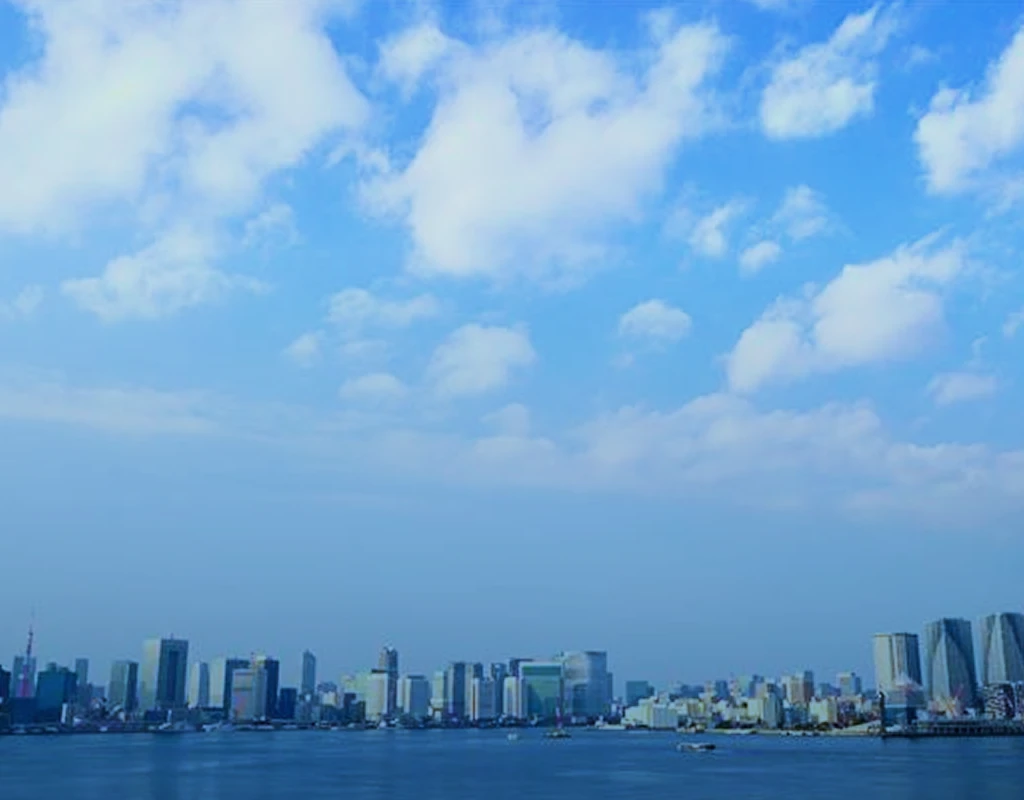 三菱食品は2025年に母体となる菱食の前身企業、北洋商会の設立から100周年を迎えました。この節目を記念し、これまでの歴史に対する「感謝」や、これからの100年に「チャレンジ」する決意を込めて「イメージソング」を制作しました。また、同じく100周年を記念し、これまでの歴史や社員の働く姿、これからの100年を想起させる映像を織り交ぜた「100周年記念動画」を制作。BGMにはイメージソングを使用しています。